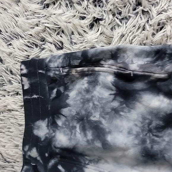 Tye dye Short 🤍 - Picture 3 of 9